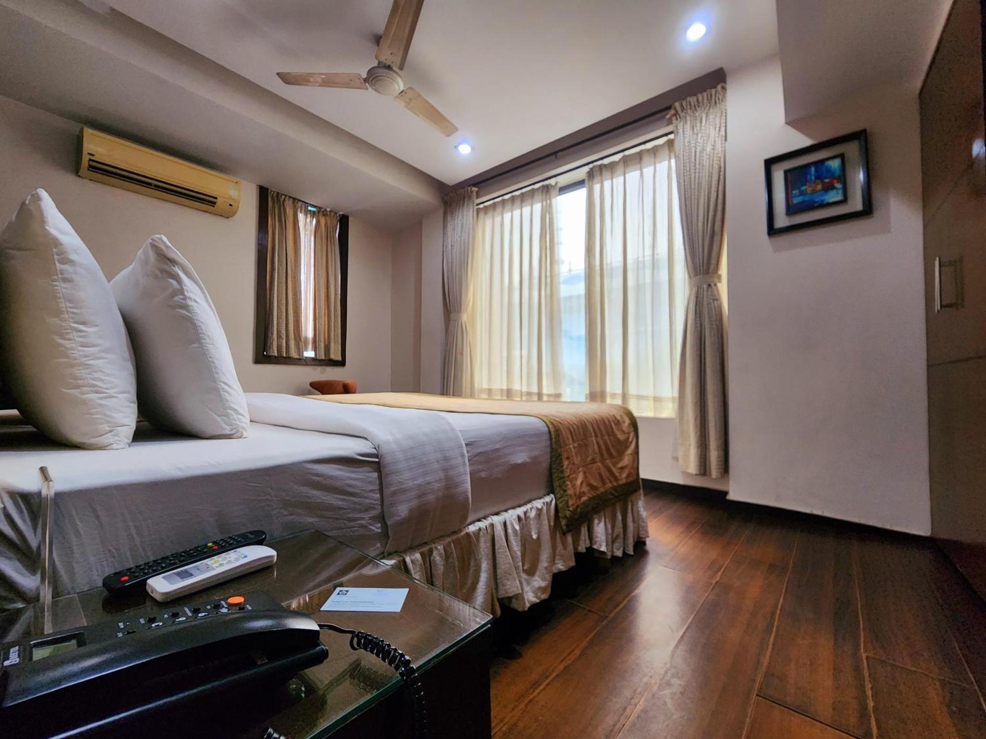 Hotel Lee International Колката Екстер'єр фото