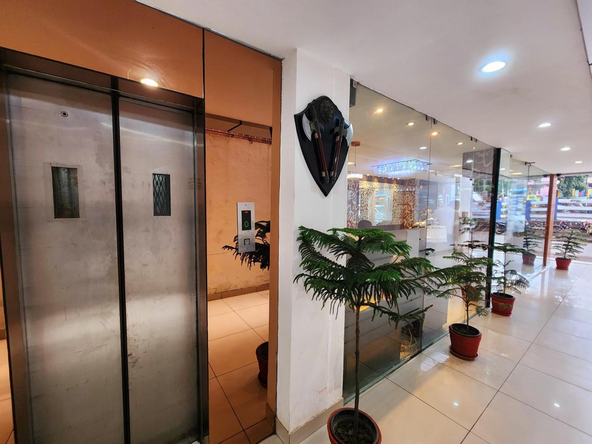 Hotel Lee International Колката Екстер'єр фото